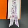 Pañuelo de Seda Twill de Hangzhou Pequeño Largo Nueva Letra Moda Combinable Banda para el Cabello Pañuelo Estilo Occidental Decorativo Combinación Camisa