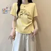 Camiseta de mujer talla grande con estampado de letras, manga corta, nuevo estilo de verano, con hombros normales, entallada en la cintura y diseño de pliegues irregulares, única y de nicho
