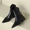 Botines Cortos de Tacón Grueso con Punta y Cierre Trasero Estilo Minimalista de Nicho Nueva Moda Otoño/Invierno 2025 Botas Martin Versátiles Cómodas