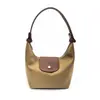 Bolso de mano coreano de diseño de nicho versátil nuevo para el día a día, bolso tipo dumpling versátil casual de un solo hombro, bolso de axila para mujer, de alta gama