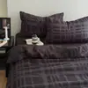 Novo conjunto de cama de gaze dupla estilo ins, fofo e parecido com nuvem, conjunto de quatro peças, conjunto de três peças para cama de solteiro de dormitório, capa de edredom individual, adequado para todas as estações
