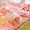Conjunto de quatro peças espessado para lixar atacado simples conjunto de três peças para dormitório estudantil lavável à máquina amigo da pele peça única capa de edredom individual para casa
