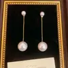 Pendientes de perla de flor blanca explosiva temperamento de alta gama lujo ligero nuevos pendientes de pétalo pendientes delicados venta al por mayor