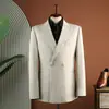 El traje de dos piezas para hombre con solapa de muesca es adecuado para bodas, fiestas, eventos de cena, bailes de graduación y actuaciones en el escenario.