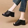Sandalias de malla transpirables y versátiles de suela gruesa sin cordones para mujer, nuevo modelo de verano 2026, sandalias impermeables para exteriores con plataforma, puntera abierta, que aumentan la altura