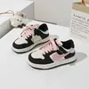 Zapatillas AJ para niños 2026 otoño nueva moda simples versátiles zapatos casuales para niños pequeños 6297
