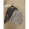Liquidación, Sin Devoluciones ni Cambios: Camiseta de Manga Larga Rayada Estilo Coreano Relajada Descubierta para Mujer, Top Delgado Versátil Casual Holgado de Verano