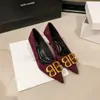 Zapatos de mujer negros retro con punta fina esmerilada y detalles dorados para el trabajo diario y para fiestas, tacones altos de tacón medio para mujer