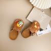 Novos Sapatos Birkenstock Infantis 2025 Desenho Animado Fofo Nova Sola Grossa para Meninos e Meninas Calçados Externos Antiderrapantes Chinelos Retro Baotou