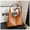 Bolsa de Gran Capacidad para Mujer en Otoño, Bolso Cubo de Hombro Versátil Nuevo 2025, Bolso Tote Popular para el Trabajo este Año