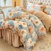 Falda de Cama de Felpa de Leche de Invierno Pieza Única Colcha Acolchada con Volante Dos en Uno Colcha Engrosada Juego de Ropa de Cama de Felpa de Coral Antideslizante
