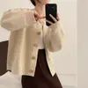 Suéter Feminino Gola Redonda 2024 Outono e Inverno Novo Estilo Coreano Senso de Design Cardigã Tricotado Casual de Cor Sólida com Botões