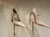 Sandálias de Salto Alto com Solado Vermelho, Estilo Europeu e Americano, Novidade Moda Primavera/Verão 2026 para Mulheres com Laços de Princesa