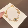 Pulseira com Fecho de Flor em Zircônia Banhada a Ouro Real, Luxo Leve, Sensação de Alto Padrão, Pulseira Elegante com Design Único, Joia de Nicho Exquisita