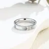 Anillo Moderno Sencillo CNC Tres Diamantes Dos Conchas ins Tendencia Estilo Frío Anillo de Pareja No se Desvanece Venta al por Mayor de Fábrica