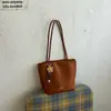 Bolsa de camurça tipo balde transfronteiriça para mulheres, nova moda 2026, bolsa de ombro retrô, bolsa tote fosca de grande capacidade