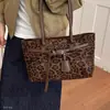Bolso de mano Estilo Coreano Nuevo Terciopelo Hombro Otoño Portátil 2026 Sensación Lujo Ligero Retro Estampado Leopardo Día de la Mujer Gamuza Moda