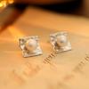 Bajo el árbol baniano plata S925 aretes coreanos geométricos irregulares cuadrados con cuentas de concha moda para mujer nicho viento frío aretes de moda