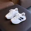 Zapatos para Niñas 2026 Primavera y Otoño Nuevo Estilo Zapatos de Entrenamiento Alemanes Zapatos Deportivos Transpirables para Niños Niños Suela Suave Zapatos de Malla Argan