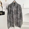 Lenço de Algodão e Linho com Estampa de Leopardo Texturizado de Luxo Leve para Mulheres, Xale Longo de Verão, Atmosfera de Alto Padrão, Lenço de Pescoço Versátil