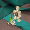 Broche Flor de Três Pétalas Sol Nuvem Temperamento Retrô Microincrustado Zircônia Folha Verde Gotejamento de Óleo Rosa Pérola Natural Buquê Pin