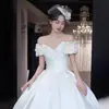 Vestido de Novia de Satén 2026 Estilo Nuevo Hombros Descubiertos Estilo Francés Vestido de Recepción con Acabado de Lujo, Elegante y Sencillo, Adecuado para Novias Petite