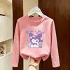 Camiseta de manga comprida para meninas, nova e estilosa para o outono de 2026, top infantil único e super fofo, camiseta básica de algodão puro com gola redonda