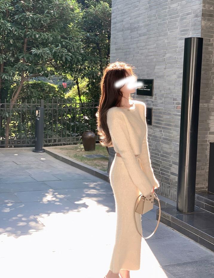 _H0Y{3TQG]}{S4Q[W]5TO[R