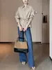 Camisa polo de manga larga color café para mujer, nuevo estilo otoño 2026, ajustada a la cintura con cinturón, adelgazante, top para ir al trabajo
