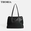 Outono de 2026 Estilo Minimalista Fecho de Trava Flip-Top Grande Capacidade Bolsa Almofada Simples para Viagem Deslocamento Bolsa de Ombro Bolsa de Mão