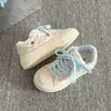 Tênis brancos robustos inspirados em dopamina para mulheres, com design de estrela, perfeitos para a primavera e o outono de 2026, sapatos casuais versáteis, mocassins da moda