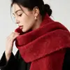 2026 Bufanda de Lana de Color Liso Invierno Engrosada Cálida Bufanda de Mohair Versátil Tacto de Alta Gama Chal Venta al por Mayor