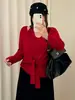 Top de punto de imitación dos piezas talla grande con detalle de lazo para mujer, colección invierno 2026, diseñado para ceñir la cintura y crear un efecto adelgazante, adecuado para usar en capas. 25267