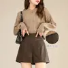 Shorts de couro PU para pessoas baixas, shorts femininos outono e inverno 2026, novos calças de cintura alta emagrecedoras de perna larga para sair, calças bootcut soltas em linha A