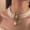 Cadena de Clavícula de Perlas Multicapa para Mujer, Cadena Barroca, Estilo Lujo Ligero, Sensación de Alta Gama, Collar de Perlas Multicapa Estilo Corte, Corto