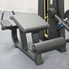 Entrenador de curl de piernas en posición prona, equipo de fitness grande, equipo de gimnasio