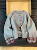 Suéter de Malha Falso Duas Peças Coreano Gola Redonda Patchwork Xadrez para Mulheres Outono e Inverno 2025 Novo Casaco de Tricô Cardigan Casual Solto