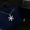 Collar Colgante Copo de Nieve de Diamante Completo para Mujer, Estilo de Nicho de Lujo Ligero, Nuevo Modelo Popular de Verano 2026, Sencillo y Único, Cadena de Clavícula de Gama Alta
