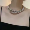 Collar de Perlas de Bola de Metal Estilo Frío Tamaño Abierto para Mujer 2024 Nuevo Estilo Gargantilla Estilo Chanel Cadena para Clavícula