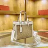 Bolsa de Mão Versátil Estilo Estrangeiro Retrô de Nicho Nova Feminina Pequena Quadrada de Luxo Leve Bolsa de Ombro Casual Simples