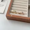 Anillo de Acero de Titanio No Descolorante con Carcasa de Diamante para Mujer Diseño de Nicho Lujo Accesible Versátil Alto Gama Estilo Ins Anillo para el Dedo Índice
