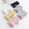 Leggings de verano para niña, elegantes y modernos, con un diseño único que presenta bordes con volantes y patrones florales tridimensionales, hechos de tela modal y de largo tres cuartos.