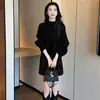 Moda Femenina Nueva Primavera Adelgazante Holgado Suéter con Lazo Falda de Cintura Alta Línea A Conjunto de Dos Piezas