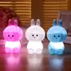 Mercado Noturno de Yiwu Mais Vendido Coelho Brilhante Led Luz de Noturna Infantil Boneca Brilhante Lâmpada Decorativa para Sala de Estar Quarto
