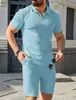 Traje de verão masculino, um item popular transfronteiriço na Europa e na América, apresentando uma camisa polo com padrão jacquard e shorts, um conjunto casual moderno de duas peças.