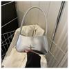Bolso cruzado de nicho transfronterizo 2023, nuevo y creativo bolso de hombro, moderno y sencillo, con cadena estilo occidental, para mujer.