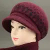 Chapéus de outono e inverno para mulheres de meia-idade e idosas, chapéus de tricô grossos e quentes de pelo de coelho com forro de veludo para senhoras idosas, avós, proteção contra o frio, proteção para as orelhas, chapéus de tricô