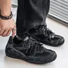 Zapatillas de entrenamiento bajas de malla transpirable estilo alemán para hombre, nuevo estilo retro para primavera y otoño, zapatillas deportivas casual antideslizantes de moda para hombre