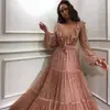 2025 Nova Moda Europeia e Americana Primavera e Verão Vestido Sexy de Manga Longa com Decote V Vestido de Noite Salpicado de Ouro Saia Longa