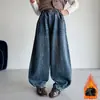 Calça Jeans Forrada com Pelúcia para Meninas 2026 Novo Estilo Infantil Outono/Inverno Calça Grossa Meninas Crianças Grandes Solta Casual Calça Banana